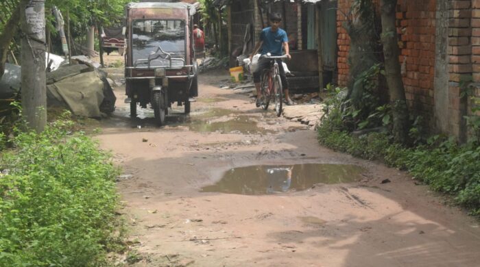 দুই যুগেও উন্নয়নের ছোঁয়া পায়নি হাড়ুপুর বাগানপাড়া