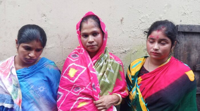 বড়াইগ্রামে শাখা-সিঁদুর পড়া ৩ মুসলিম নারী আটক