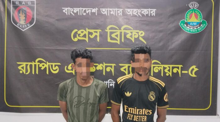 পুঠিয়ায় ২০ কেজি গাঁজা ও মদসহ গ্রেপ্তার ২