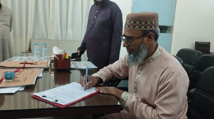 রাকসুর নতুন প্রধান নির্বাচন কমিশনার হলেন অধ্যাপক এফ নজরুল ইসলাম