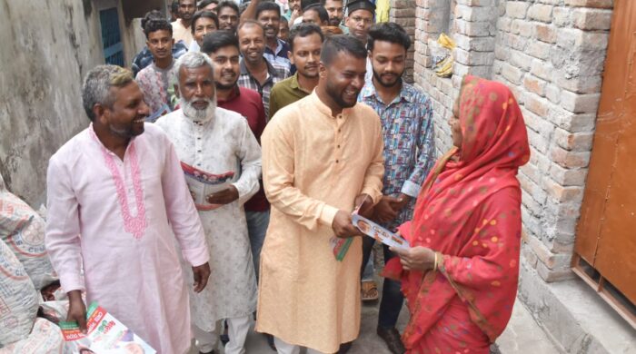 ৩ নং ওয়ার্ডে তারেক রহমানের ৩১দফা লিফলেট বিতরণ