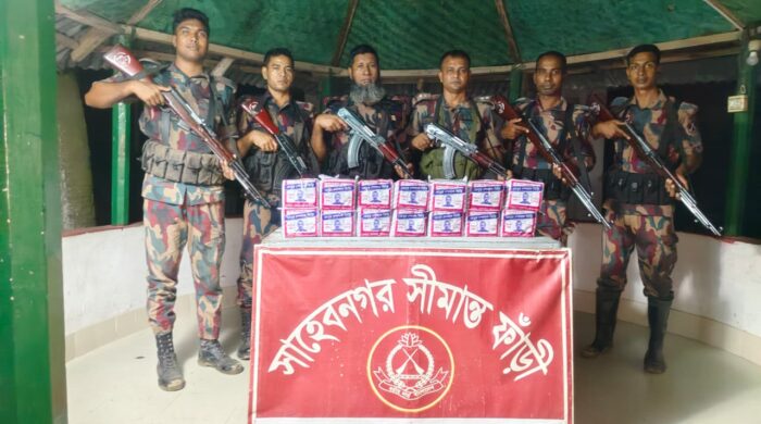 রাজশাহী সীমান্তে ভারতীয় মদ ও পাতার বিড়ি আটক