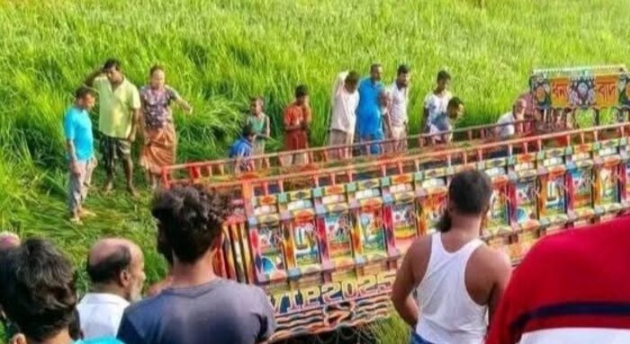 ধামইরহাটে ভটভটি উল্টে ২ জন নিহত