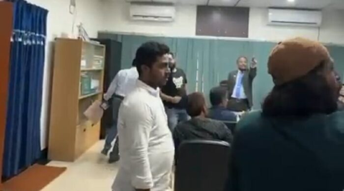 রাবির রেজিস্ট্রার ও রাকসুর জিএসের সাথে উত্তপ্ত বাক্য বিনিময়