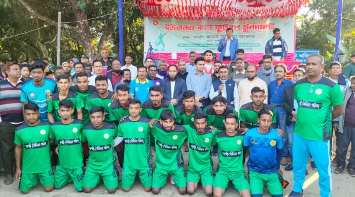পবায় ইউএনও কাপের ফাইনালে বড়গাছী ইউনিয়ন ফুটবল দল
