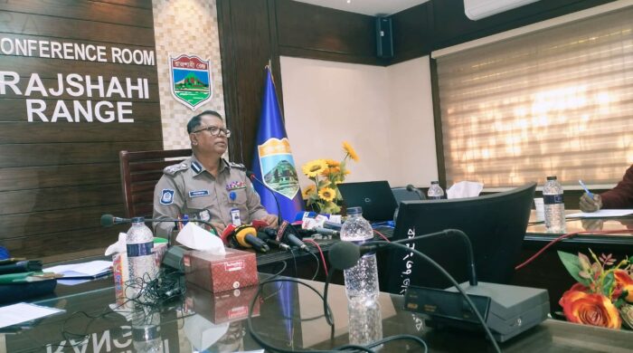 নাটোর-পাবনায় বিশেষ অভিযানে গ্রেপ্তার ৭২