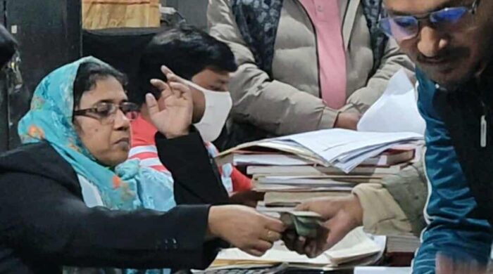 নিয়ামতপুরে সাব-রেজিস্ট্রি অফিসে ঘুষ নেয়ার ভিডিও ভাইরাল
