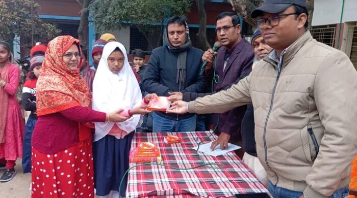 বই উপহার দিয়ে ভালো মানুষ হওয়ার আহবান