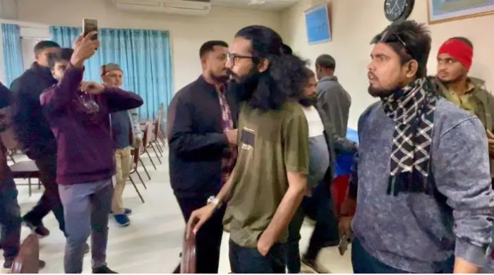 সাংবাদিকদের তালাবদ্ধের হুমকি দেয়া যুবশক্তির দুই নেতাকে অব্যাহতি