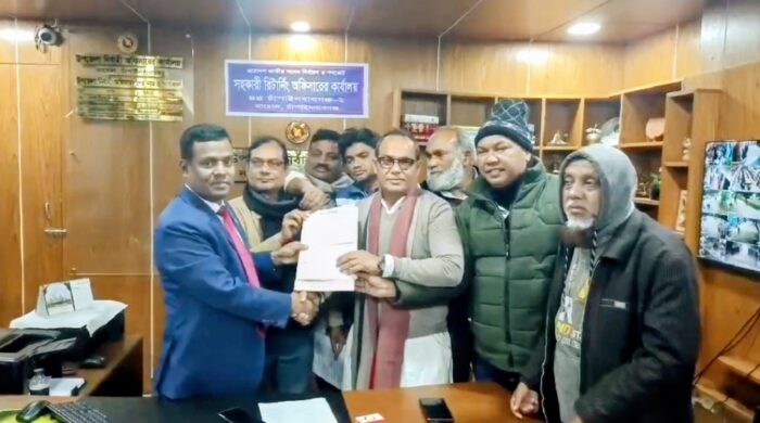 চাঁপাইনবাবগঞ্জ-২আসনে বিএনপি প্রার্থীর মনোনয়ন জমা