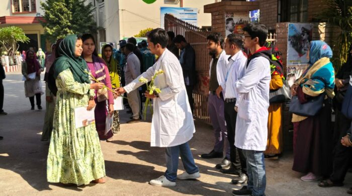 মেডিকেল ভর্তি পরীক্ষায় ছাত্রদলের ফ্রি হেলথ ক্যাম্প ও হেল্পডেস্ক