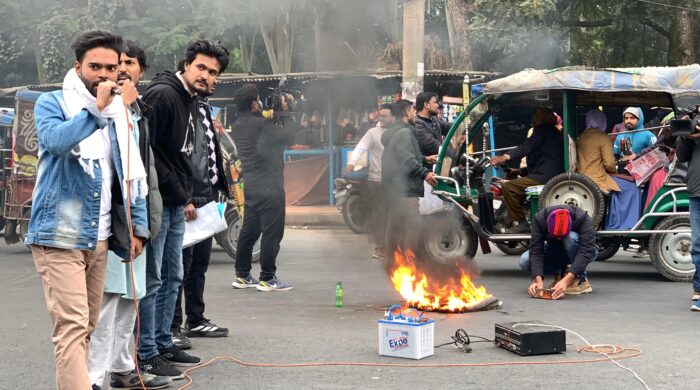 হাদী হত্যার বিচার দাবিতে মহাসড়ক অবরোধ