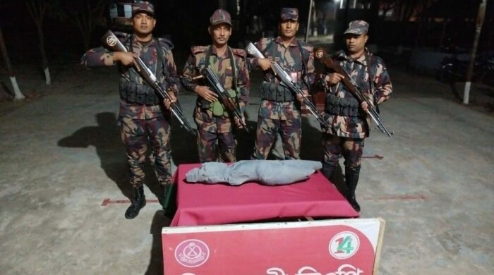 নিয়ামতপুরে সাব-রেজিস্ট্রি অফিসে ঘুষ নেয়ার ভিডিও ভাইরাল