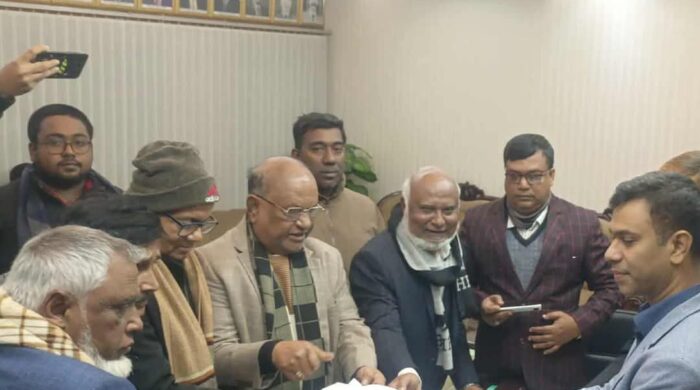 নওগাঁ-২ আসনে বিএনপি প্রার্থীর মনোনয়ন জমা