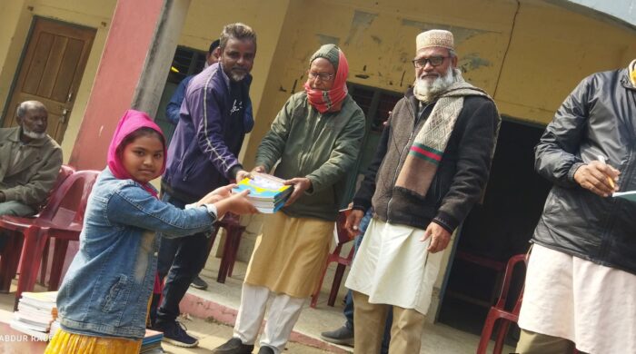 বছরের প্রথম দিনে টি নতুন বই পেলো নওগাঁর শিক্ষার্থীরা
