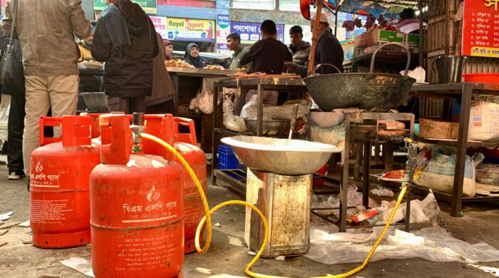 রাজশাহীতে এলপিজি সংকটে বন্ধ হচ্ছে হোটেল-রেস্তোরাঁ