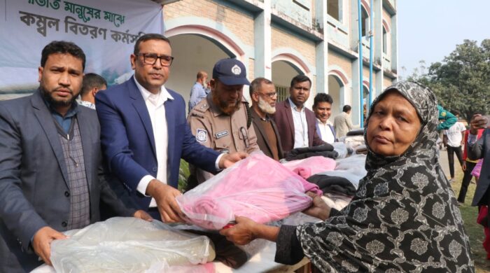 রাজশাহীতে লংকাবাংলা ফাউন্ডেশনের শীতবস্ত্র বিতরণ