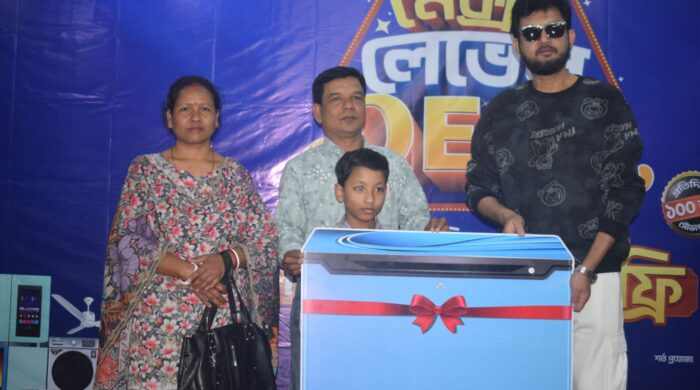 রাজশাহীতে ওয়ালটনের পণ্য কিনে উপহার পেলেন ১৪ জন গ্রাহক