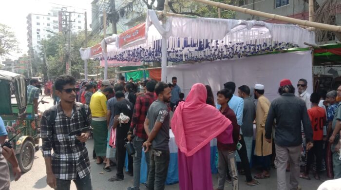 নগরীতে ব্যতিক্রমী ৫ টাকার খুশির হাট