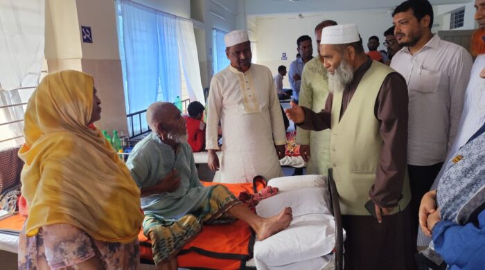 গোদাগাড়ী উপজেলা স্বাস্থ্য কমপ্লেক্স পরিদর্শনে এমপি মুজিবুর রহমান