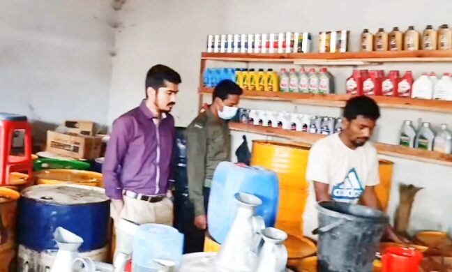 পুঠিয়ায় অতিরিক্ত দামে ডিজেল বিক্রয় করায় মোবাইল কোর্ট পরিচালিত