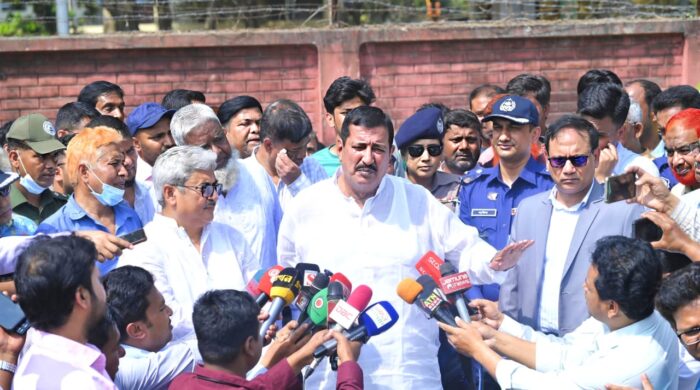 ডেঙ্গু-চিকুনগুনিয়া প্রতিরোধে সচেতনতা বৃদ্ধির আহ্বান ভূমিমন্ত্রীর