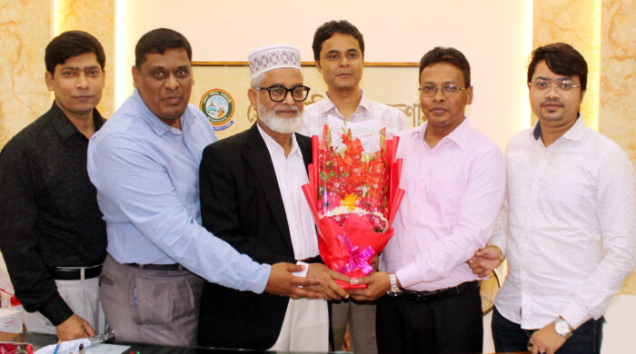 রাজশাহী জেলা পরিষদের নবনিযুক্ত প্রশাসককে বেসিক ব্যাংকের ফুলেল শুভেচ্ছা