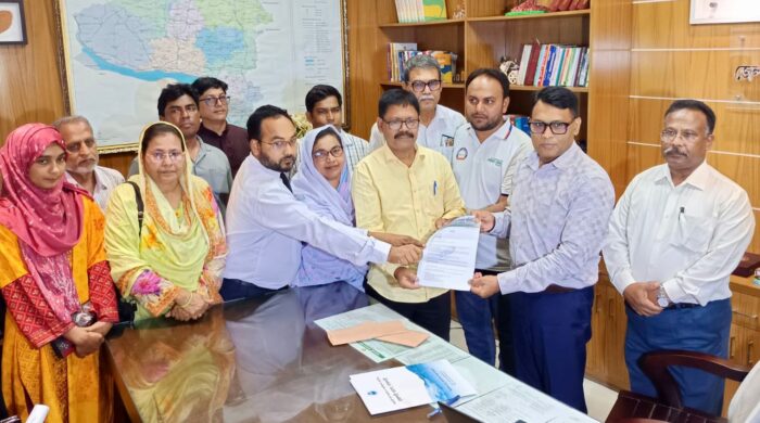স্বাস্থ্যমন্ত্রী বরাবর স্মারকলিপি রাজশাহীতে চিকিৎসকদের অতিরিক্ত ফি নিয়ন্ত্রণসহ ৬ দফা বাস্তবায়নের দাবি