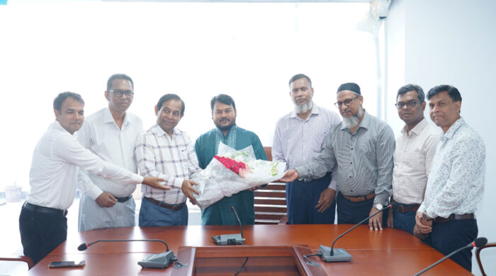 রাসিক প্রশাসকের সাথে রাজশাহী কলেজ অধ্যক্ষের সৌজন্য সাক্ষাৎ