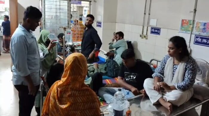 ভিজিটে গিয়ে খাবার খেয়ে ১৭ নার্সিং শিক্ষার্থী হাসপাতালে ভর্তি