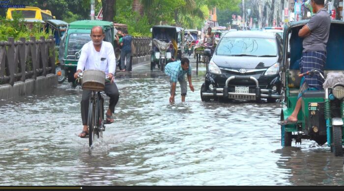 রাজশাহীতে সামান্য বৃষ্টিতেই জমে যাচ্ছে পানি
