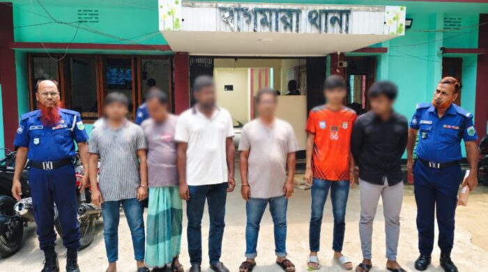 বাগমারায় অনলাইন ক্যাসিনো আসর থেকে গ্রেপ্তার ৬