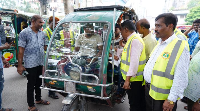 নগরীতে অটোরিকশার ভাড়া বৃদ্ধিতে রাসিকের না