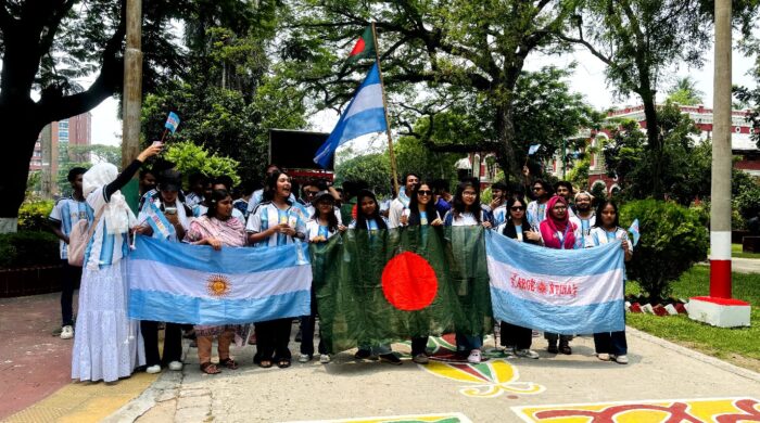 রাজশাহী কলেজে আর্জেন্টিনা সমর্থকদের বর্ণাঢ্য শোভাযাত্রা