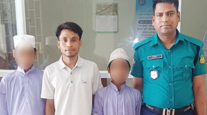 নগরীতে পথহারা দুই মাদ্রাসা ছাত্র উদ্ধার করে পরিবারের নিকট হস্তান্তর