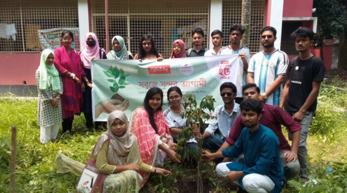 রাজশাহী কলেজের মুসলিম ছাত্রাবাসে বসুন্ধরা শুভসংঘের বৃক্ষরোপণ