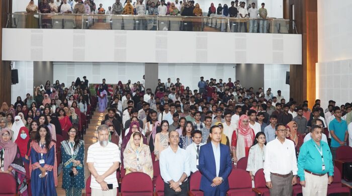 বরেন্দ্র বিশ্ববিদ্যালয়ে নবীন শিক্ষার্থীদের বরণ