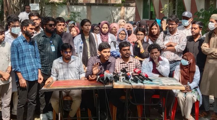 রামেক হাসপাতালে ইন্টার্ন চিকিৎসকদের কর্মবিরতি