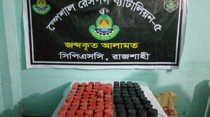 সিমেন্টের বস্তায় মিলল ১০৩টি তাজা ককটেল